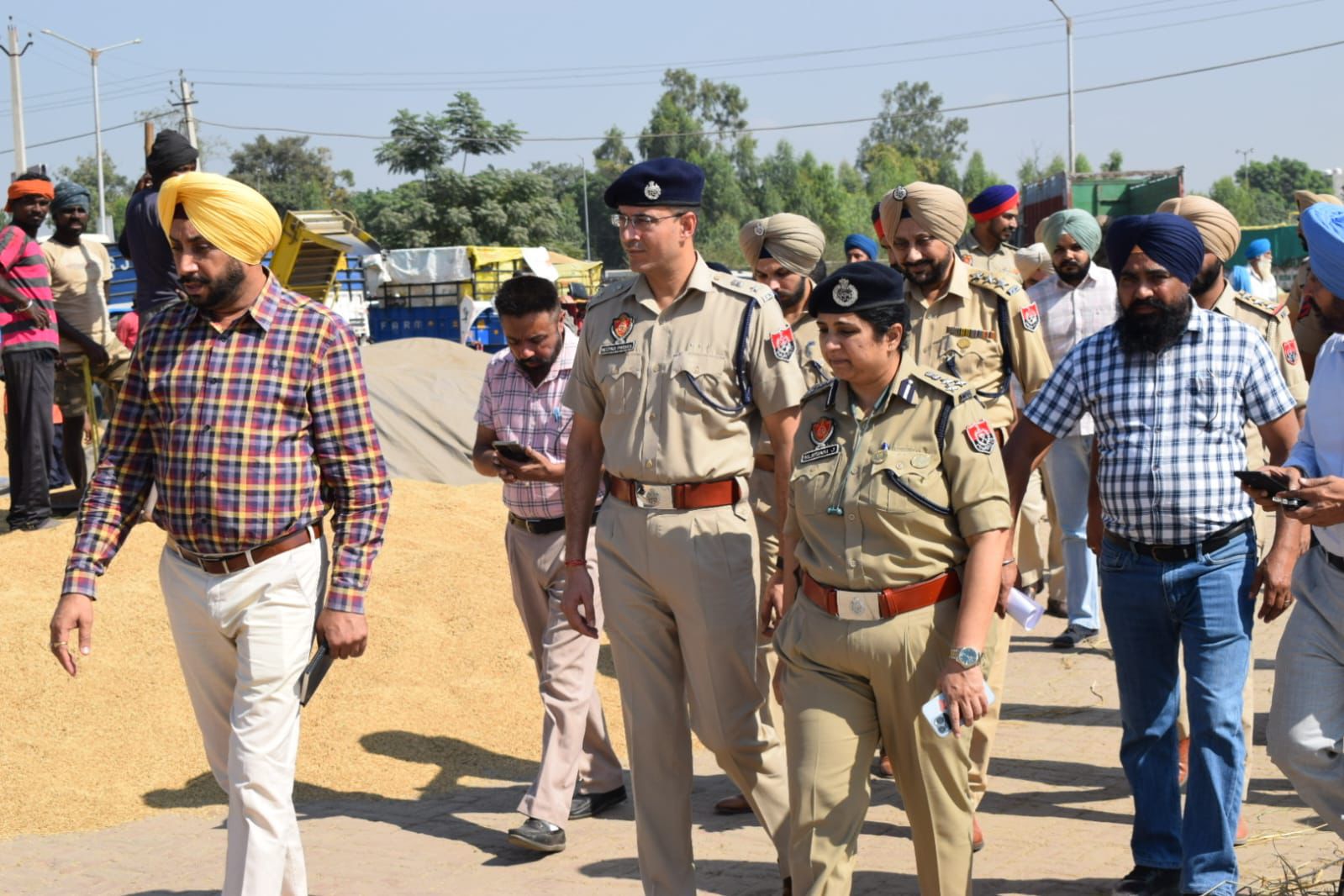 ਡੀਆਈਜੀ ਨੀਲਾਂਬਰੀ ਜਗਦਲੇ ਅਤੇ ਐਸਐਸਪੀ ਦੀਪਕ ਪਾਰੀਕ ਨੇ ਕੁਰਾਲੀ ਮੰਡੀ ਦਾ ਦੌਰਾ ਕੀਤਾ